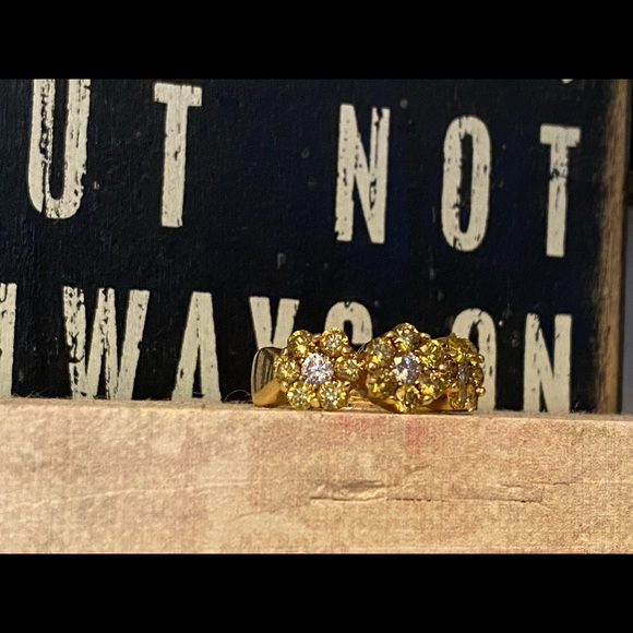 ❌SOLD❌14k yellow diamond and white diamond flower ring in yellow gold - Picture 9 of 9
